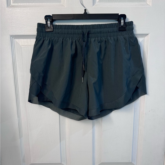 Halara crossover mesh shorts - Picture 2 of 4